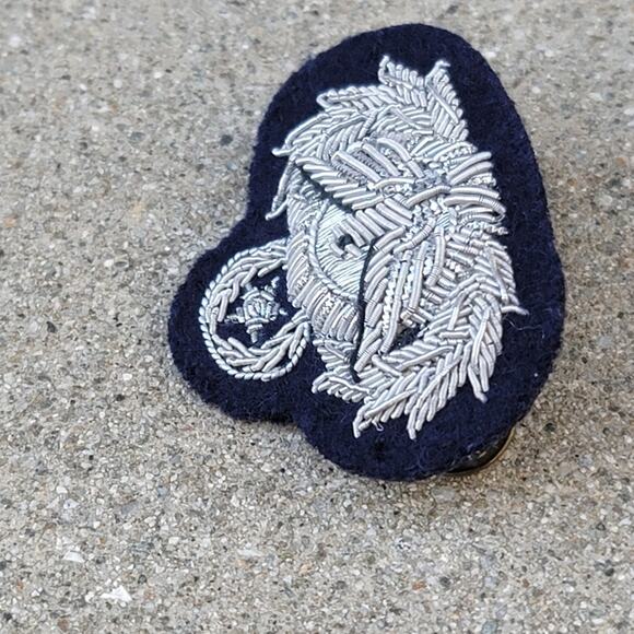Vtg US Air Force Embroidered Patch Pin - Picture 2 of 4
